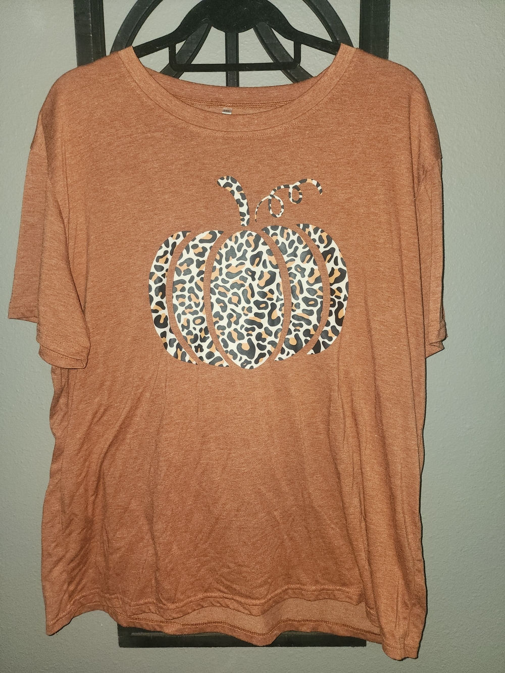 Women's Pumpkin Graphic Tee - Rust Leopard Print